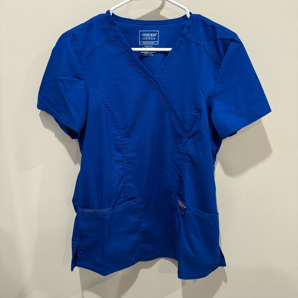 Cherokee scrub tops size small